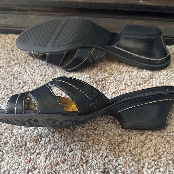 Naturalizer Black and Tan Mules - Picture 8 of 10